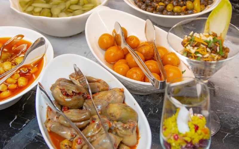 استمتعوا بتجربة فطور فاخرة في الصباح الباكر مع بوفيه فطور عالمي 5 نجوم يشمل مشروبات باردة وساخنة من هوليدي ان اند سويتس الخبر مقابل 65 ر. س. فقط