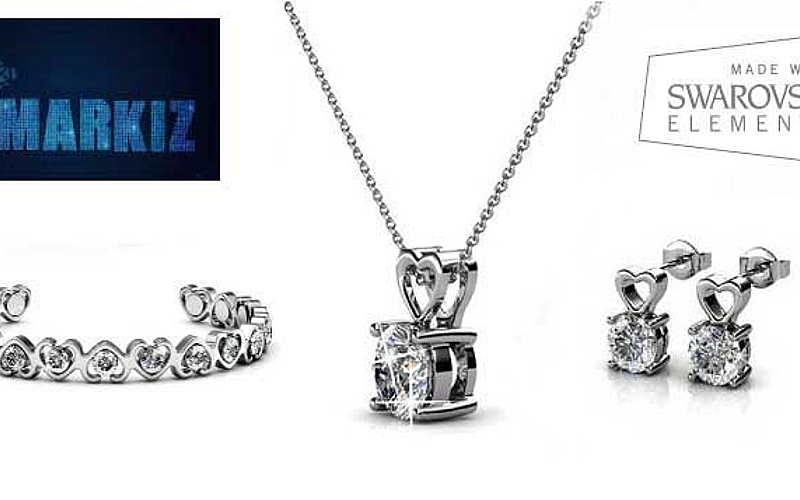 Pendant, bracelet and earrings