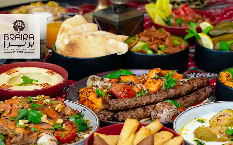 يشمل العرض العصائر و الحلويات 