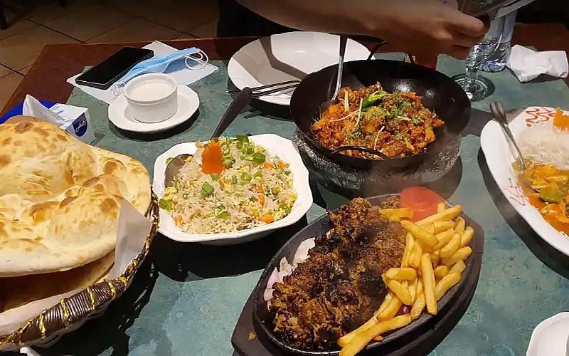 طبق رئيسي شوربة سلطة من مطعم مغل مقابل 119 كوبون صفقات