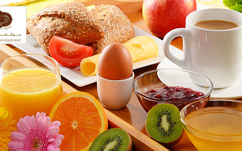 استمتعوا ببوفيه فطور لذيذ 