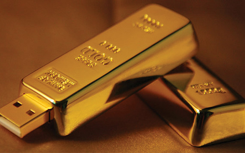 Save files in gold foil bar USB flash drive