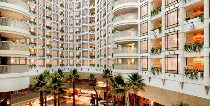 عرض بوفيه عشاء الجمعة في فندق جدة هيلتون كوبون صفقات