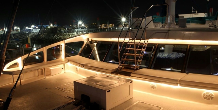 2-Hour on Glass boat with Dinner Buffet