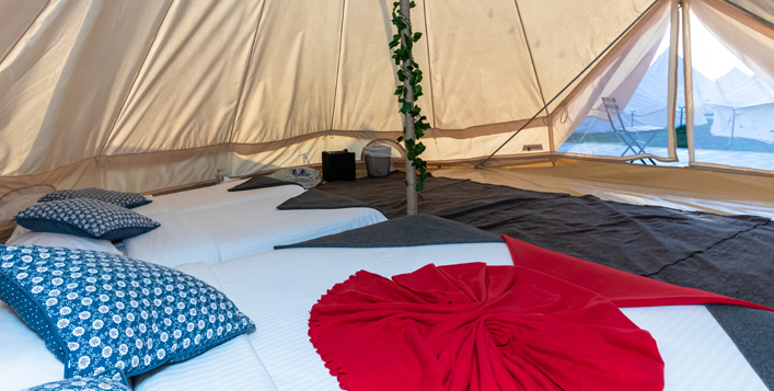 Tent stay, breakfast, dinner & entertainment