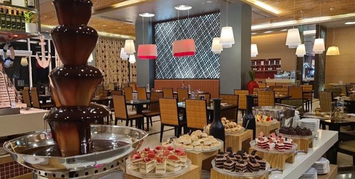 5* Hili Rayhaan by Rotana Seafood Buffet From AED 65 | Cobone Offers