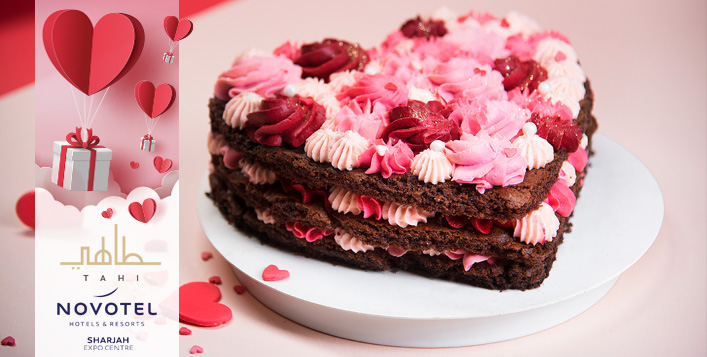 Choose from 1/2 kg or 1 kg romantic cake