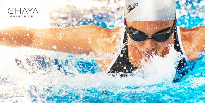 5 دروس سباحة في بركة السباحة الخارجية