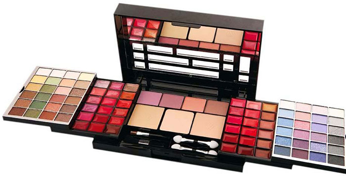 Look Glamorous with Ruby Rose Makeup Set   